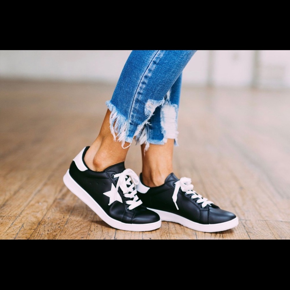 Pantera Star Sneakers- Black/White